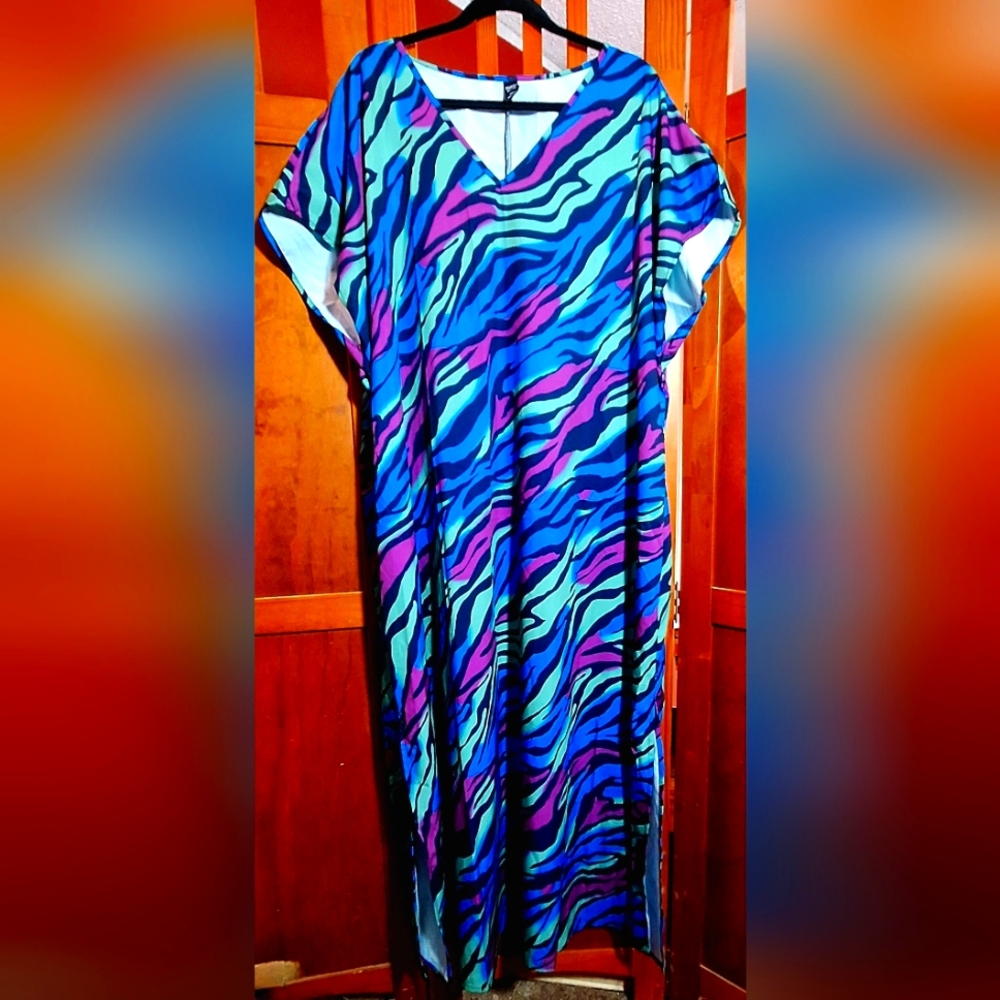 EMERY ROSE Vibrant Multicolor Zebra Print Kaftan Dress